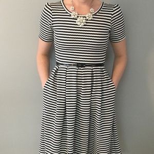 NWT LuLaRoe Small black & white B&W striped Amelia